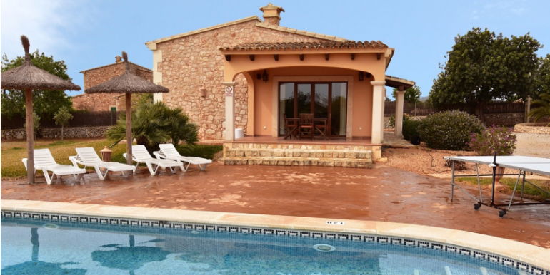 Screenshot_2019-05-20 Beautiful finca with pool just 3 km from the village of Cala D'Or - Calonge (Santanyí) Mallorca(4)